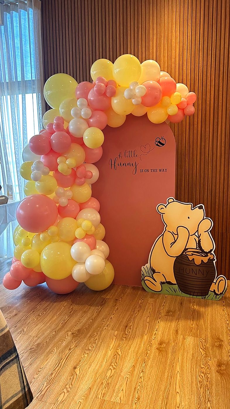 Pastel balloon arch and backdrop for a baby shower in Montreal