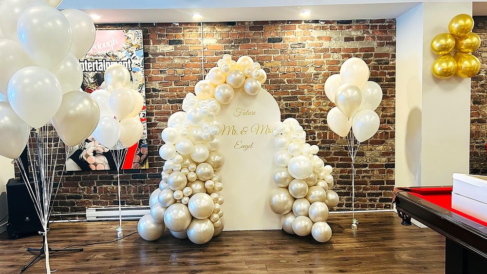 Backdrop with balloons for an engagement party